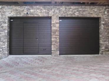 Гаражные утепленные ворота с дверью